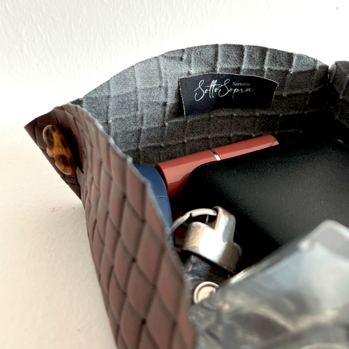 Svuotatasche Mogano particolare cucitura logo interno